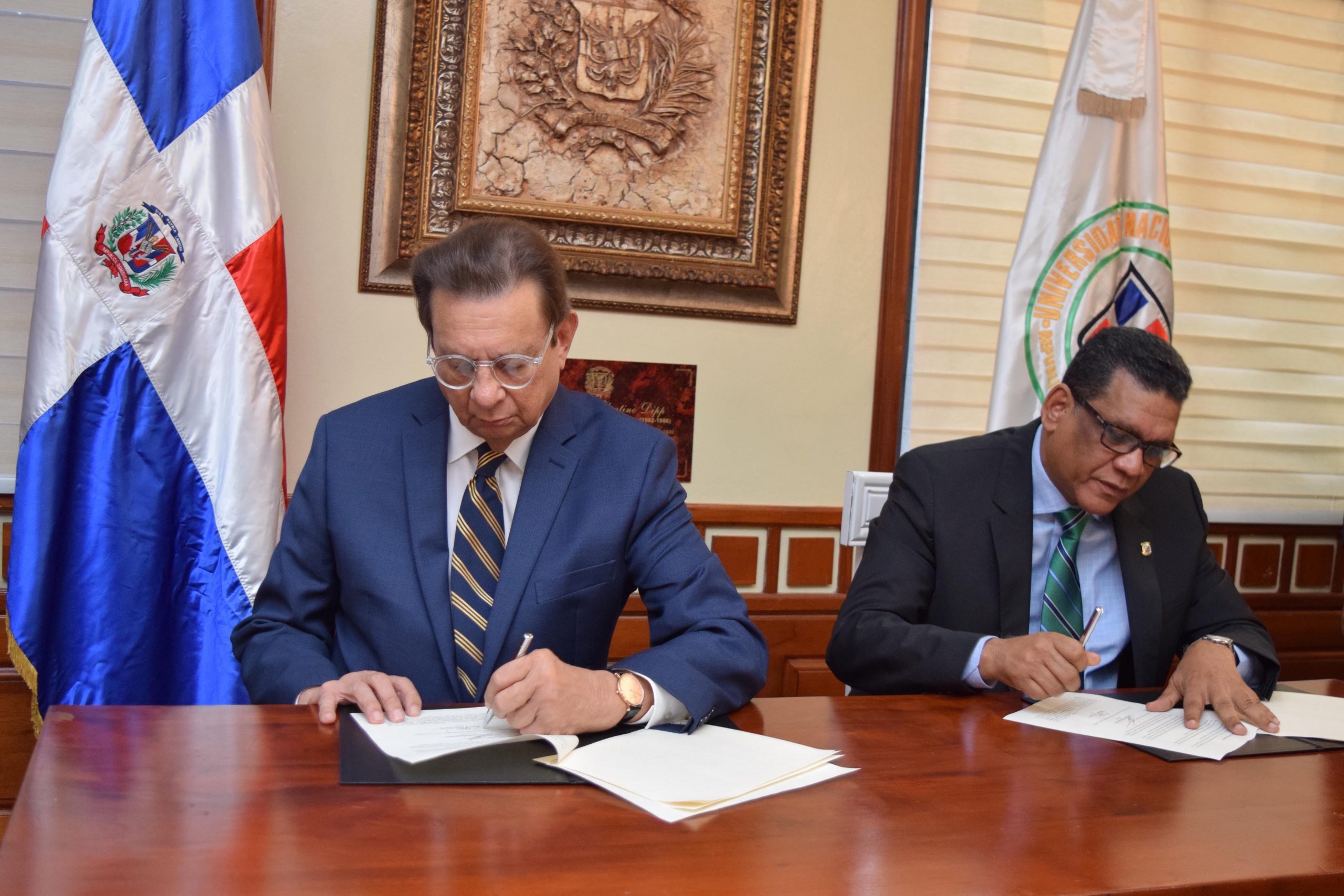 UNPHU firma acuerdo de colaboración con la Cámara de Diputados