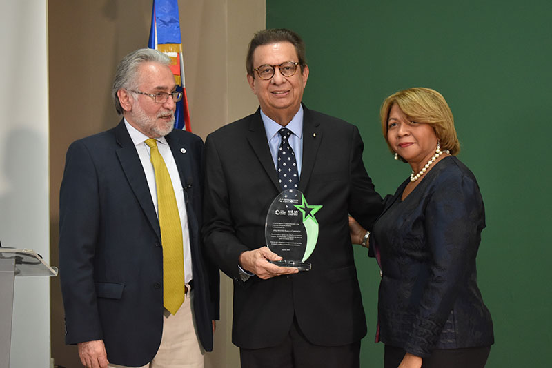 UNPHU Emprende reconoce al Arquitecto Miguel Fiallo