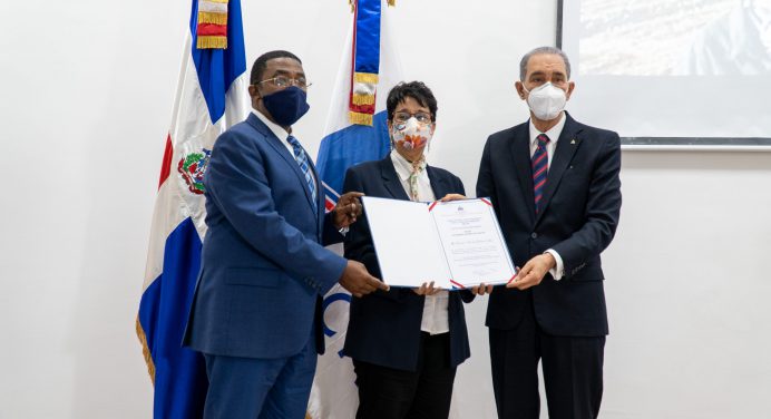 Egresada UNPHU gana galardón como Investigadora Científica de la Nación 2020