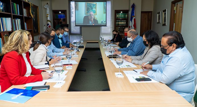 Rectores y decanos de Medicina de la RUNED sostienen reunión