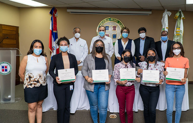 Estudiantes de la Escuela de Administración de Empresas de la UNPHU ganan torneo de Simuladores de Casos de Negocios de ACBSP