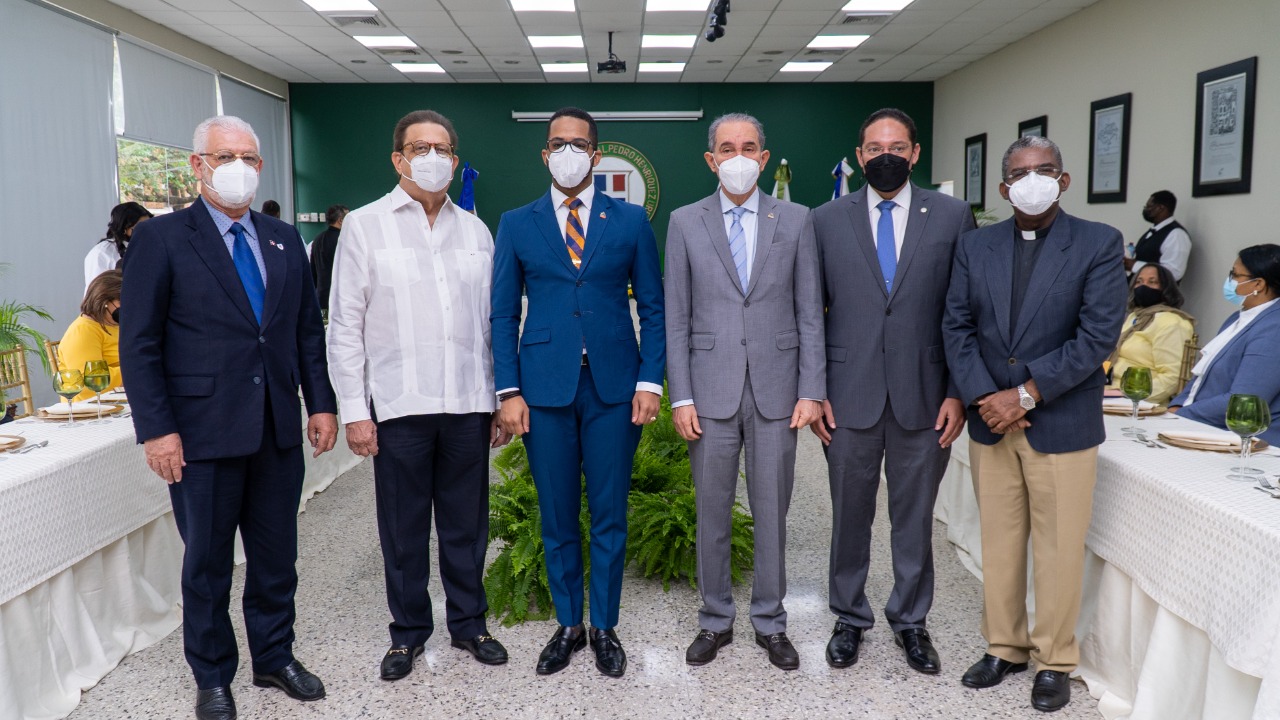 ADRU realiza encuentro con ministros