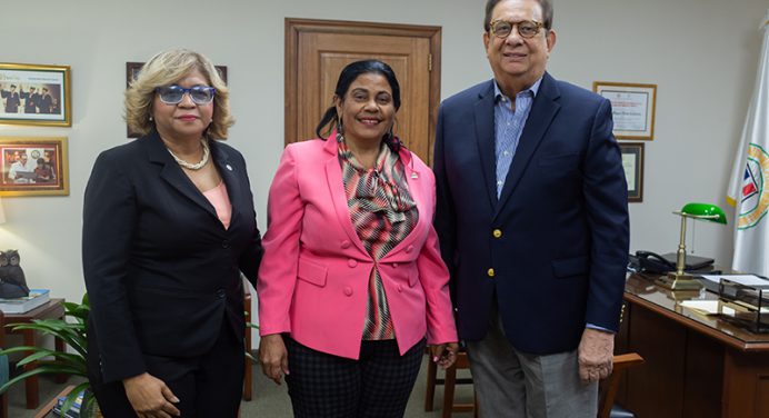 La UNPHU recibe la visita de la Licda. María López Polanco, viceministra de Extensión del Ministerio de Educación Superior Ciencia y Tecnología (MESCyT)