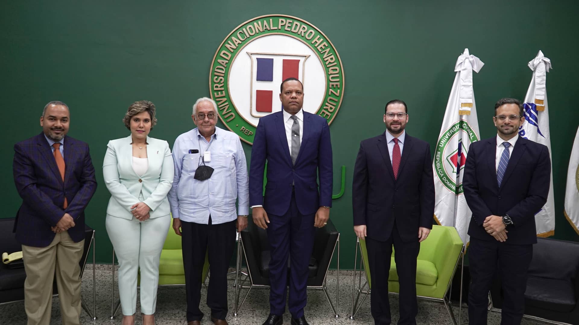 En la UNPHU realizan Fórum: Derecho a la libertad de empresa y los derechos del consumidor y usuario