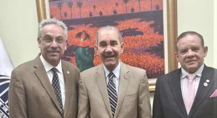 Ministro del MESCyT, Dr. Franklin García Fermín, recibe a directivos de FEPAFEM￼