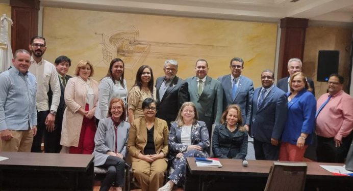 Realizan taller sobre normas de regulación y acreditación de las Escuelas Medicina
