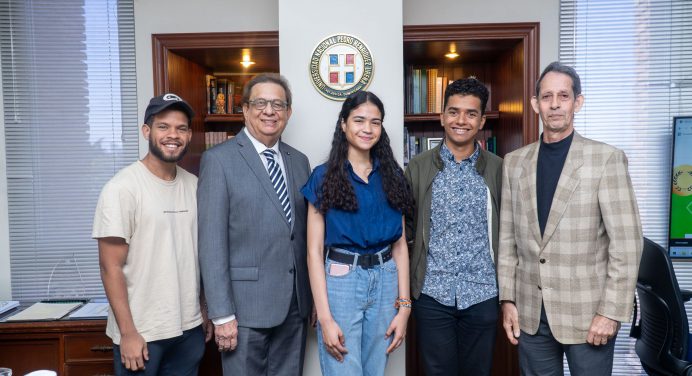 La UNPHU recibe la visita del director del Conservatorio de Arte Creativo de Puerto Rico