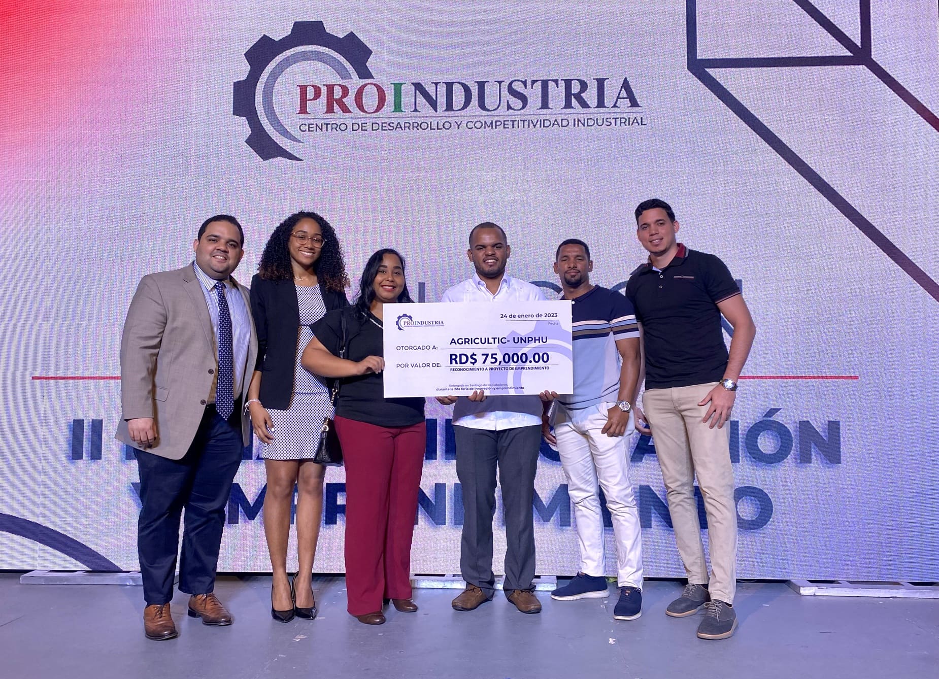UNPHU Graduate Wins 2nd Innovation and Entrepreneurship Expo