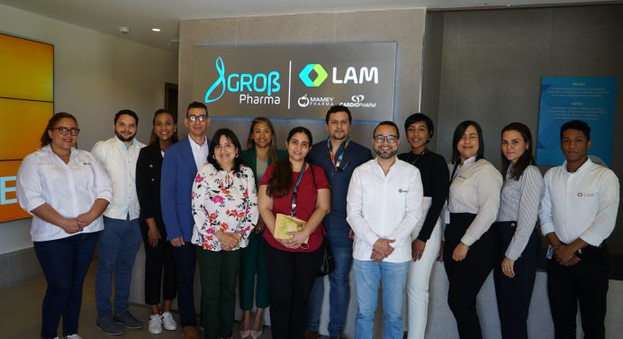 UNPHU representatives visit the facilities of the Grob Pharma LAM Laboratories