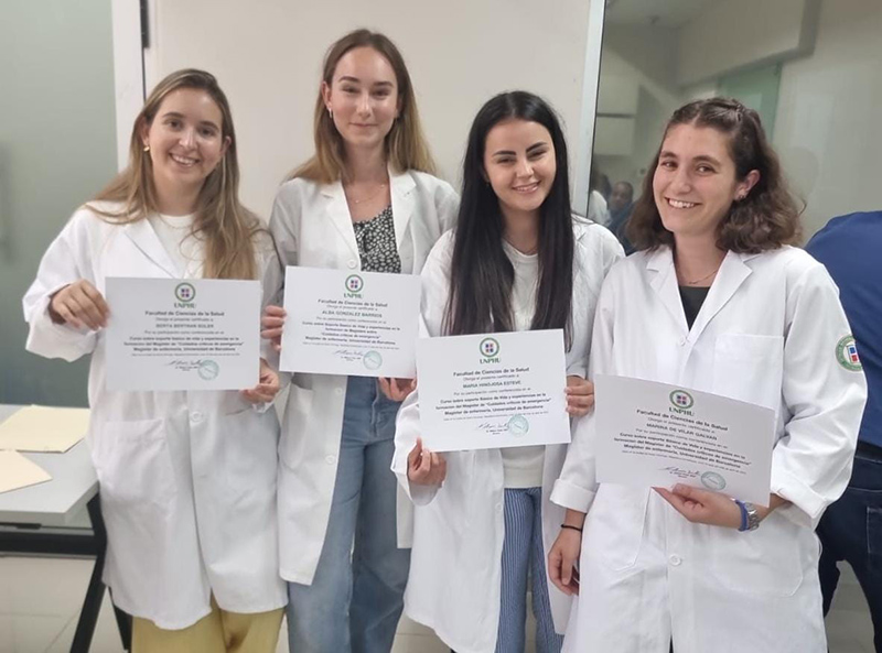 Enfermeras de la Universidad de Barcelona participan en curso de Soporte Básico de Vida, impartido por la UNPHU