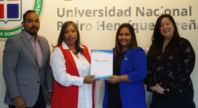 UNPHU recibe el Diccionario Oficial de la Lengua de Señas de la República Dominicana, por parte de CONADIS