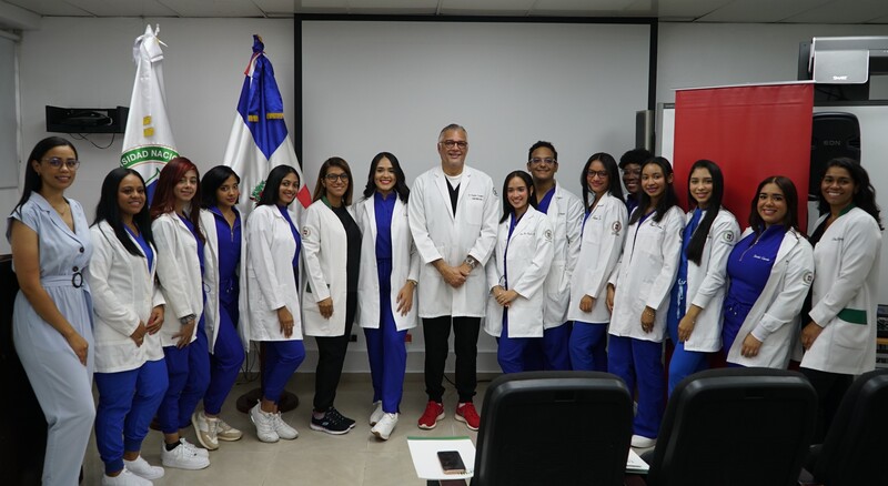 Escuela de Odontología de la UNPHU celebra ceremonia de Bata Blanca