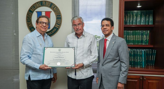 La UNPHU reconoce como visitante distinguido al Dr. Jaime Rodríguez Arana