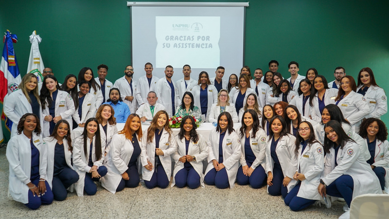 UNPHU Celebra la Ceremonia de la Bata Blanca para 47 Estudiantes de Medicina
