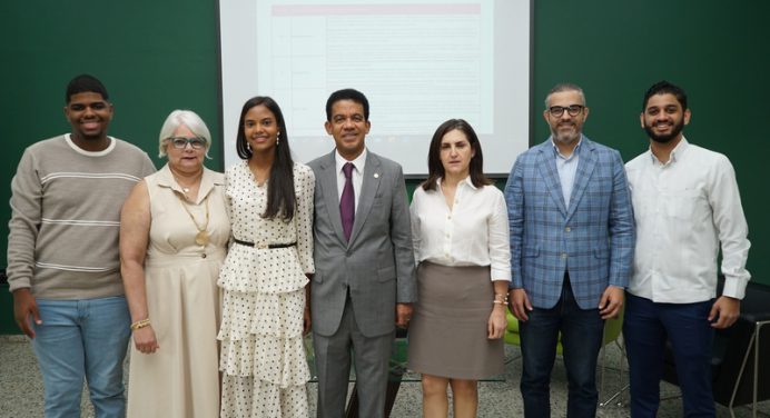 Celebran en la UNPHU Campeonato Interuniversitario de Debates con enfoque en Política Exterior, Economía y Filosofía