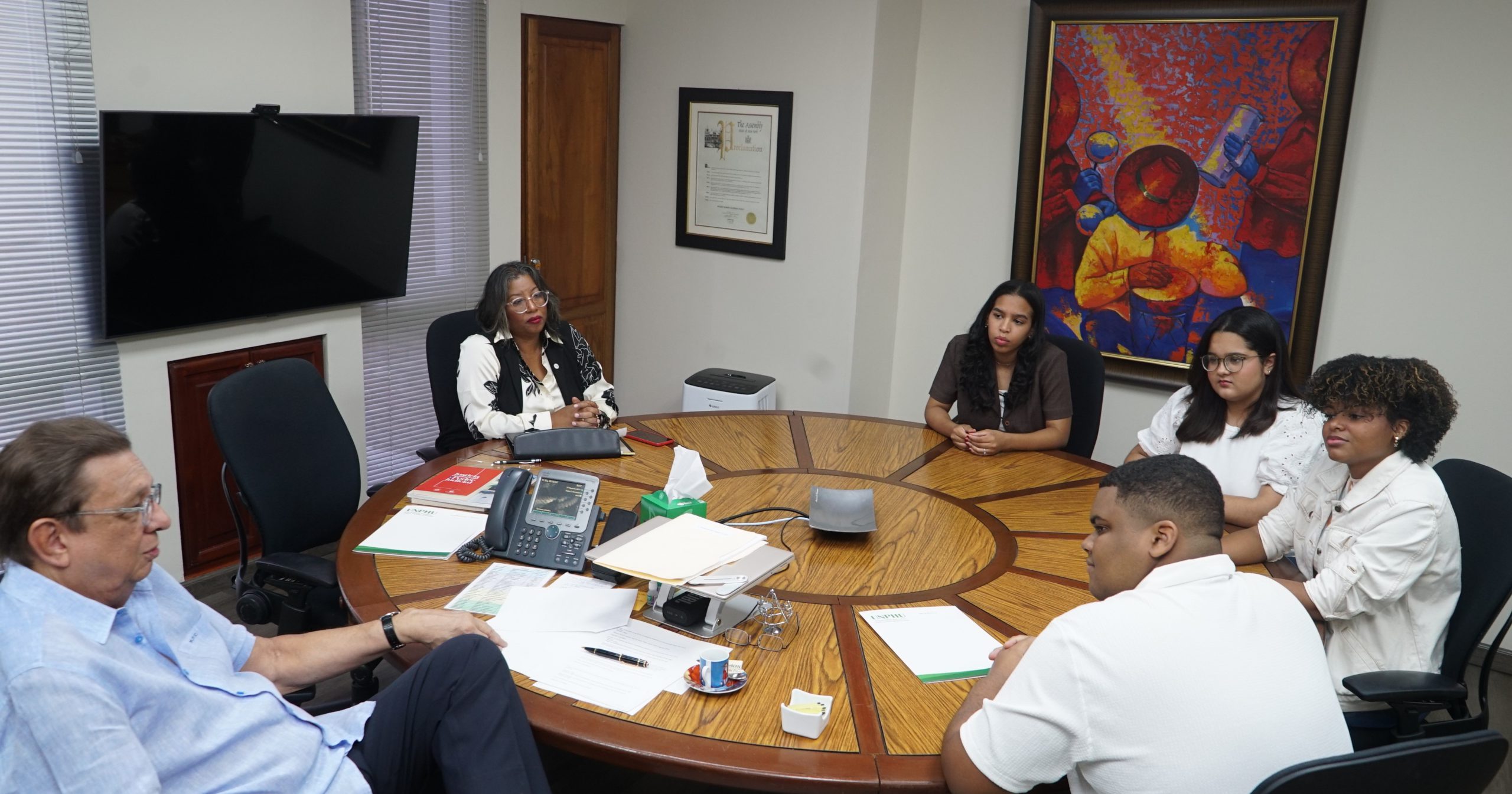 Estudiantes de la Escuela de Ingeniería Industrial participan en el “Cafecito con el Rector”