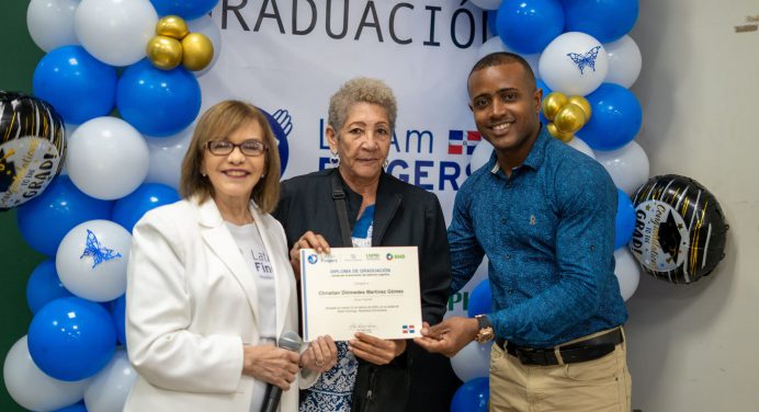 UNPHU gradúa a 17 participantes del Proyecto LATAM Fingers